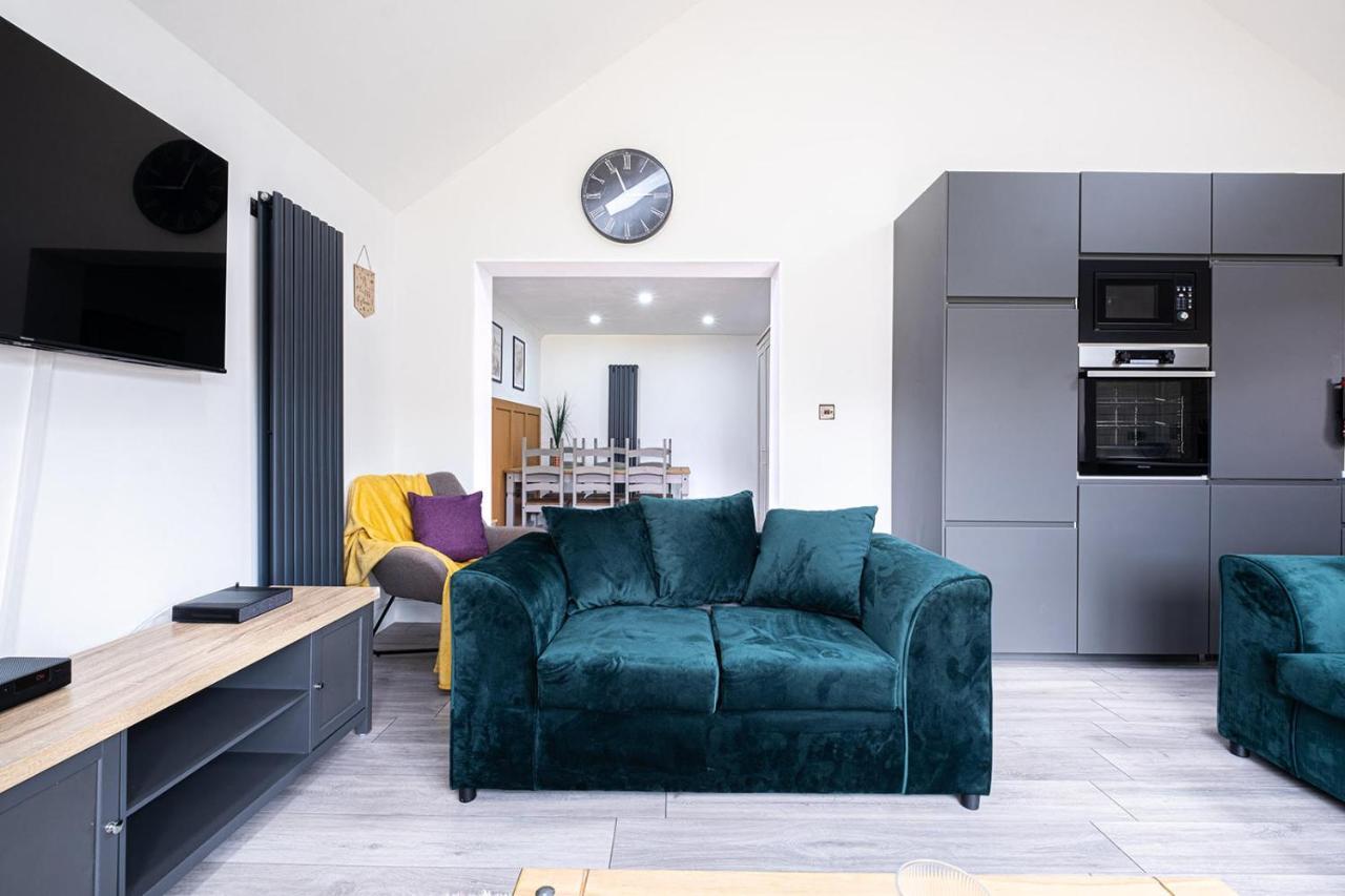 7 Guests - 4 Bedroom - Free Wi-Fi - Kettering Exterior photo